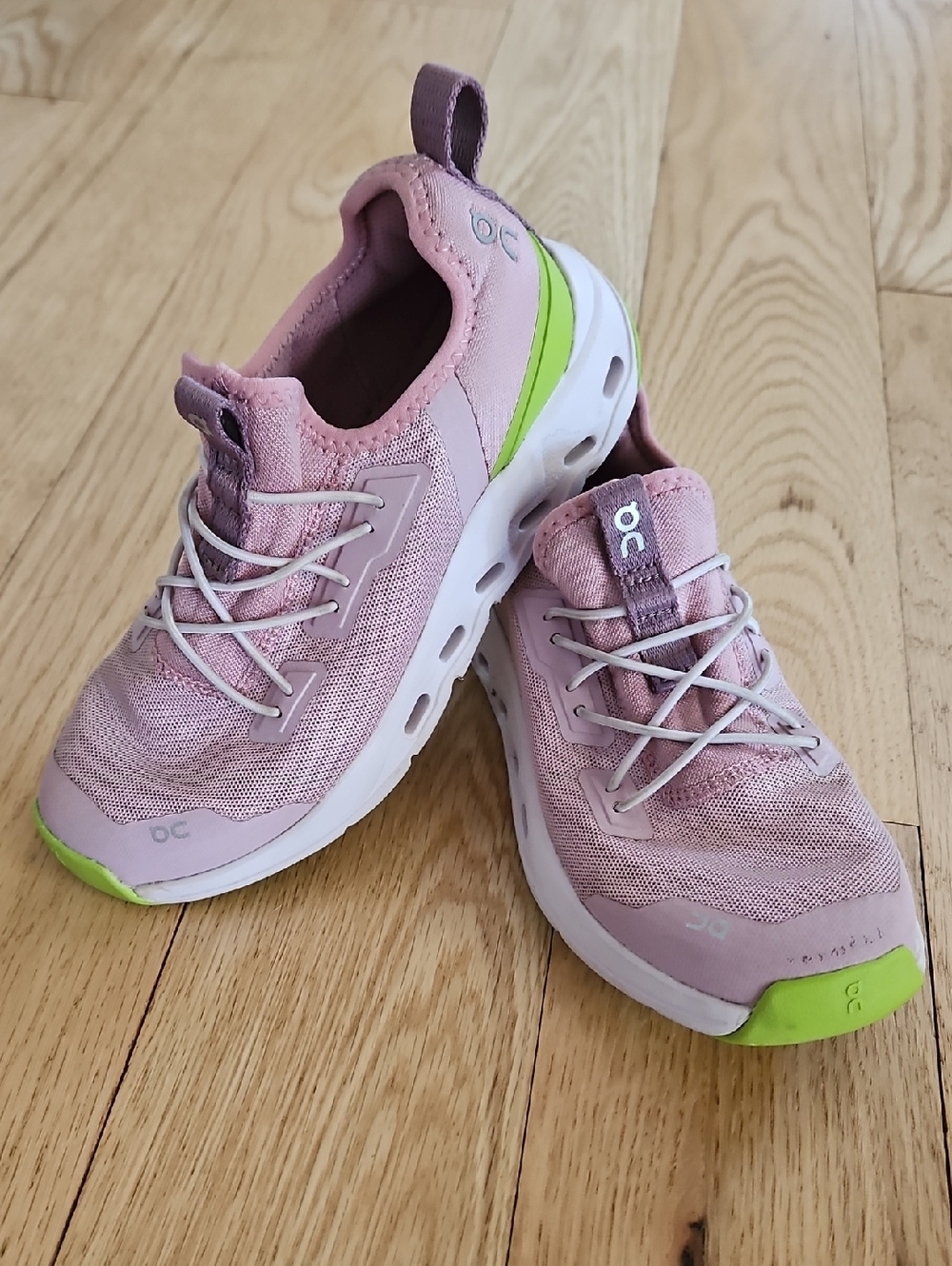 Girl's On Cloud Tennis Shoes Lavendar And Green Size 13